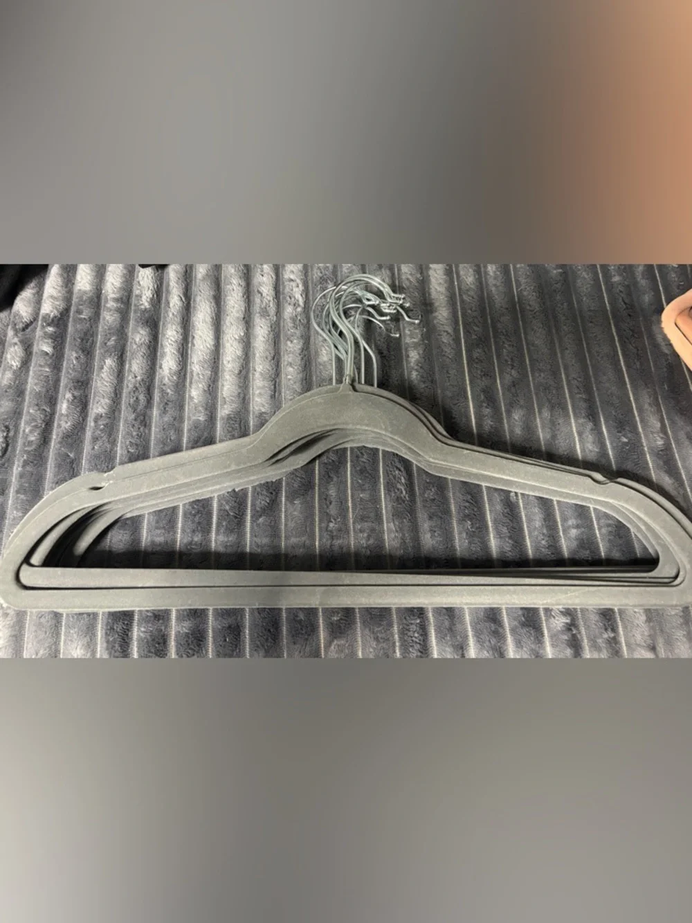 Velvet Non-Slip Black Clothing Hangers - Set